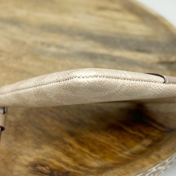 Coach New Corner Zip Wristlet
In Signature Canvas With Stripe - Picture 10 of 11